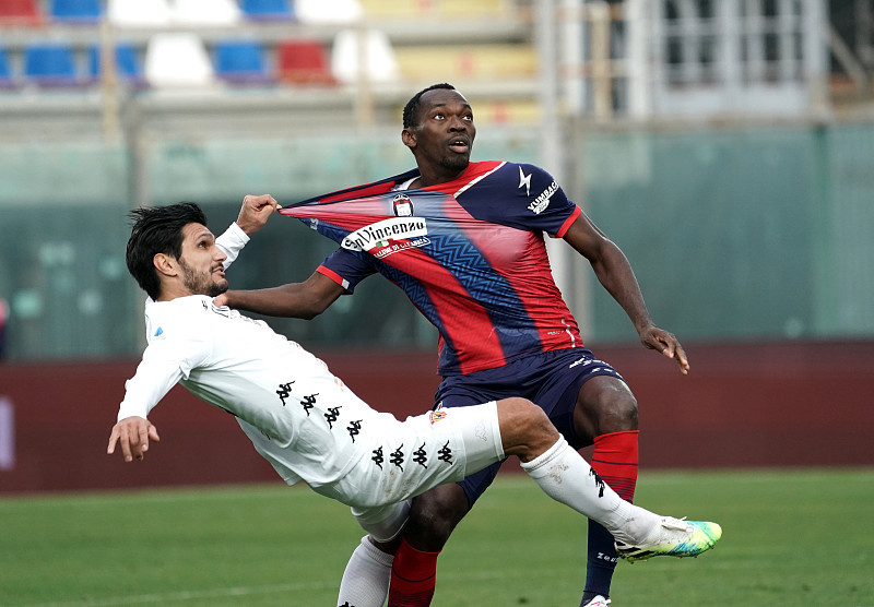 开云-包含贝内文托击败克罗托内，一步之遥保级，全场震撼的词条