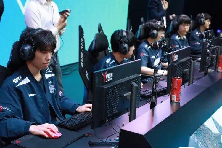 FPX鏖战G2，Elk完成史诗逆转宿敌对决全球总决赛，成为赛场最大亮点