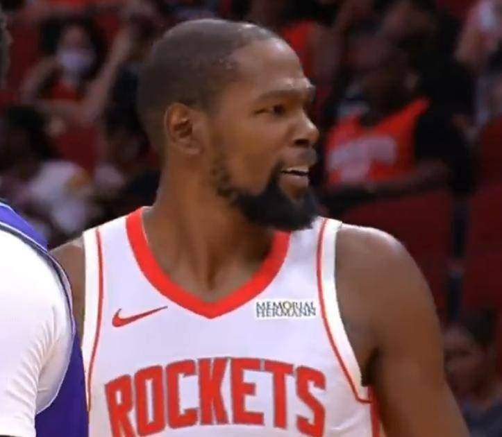 勇士B队鏖战灰熊,杜兰特完成帽子戏法 勇士B队鏖战灰熊,杜兰特完成帽子戏法