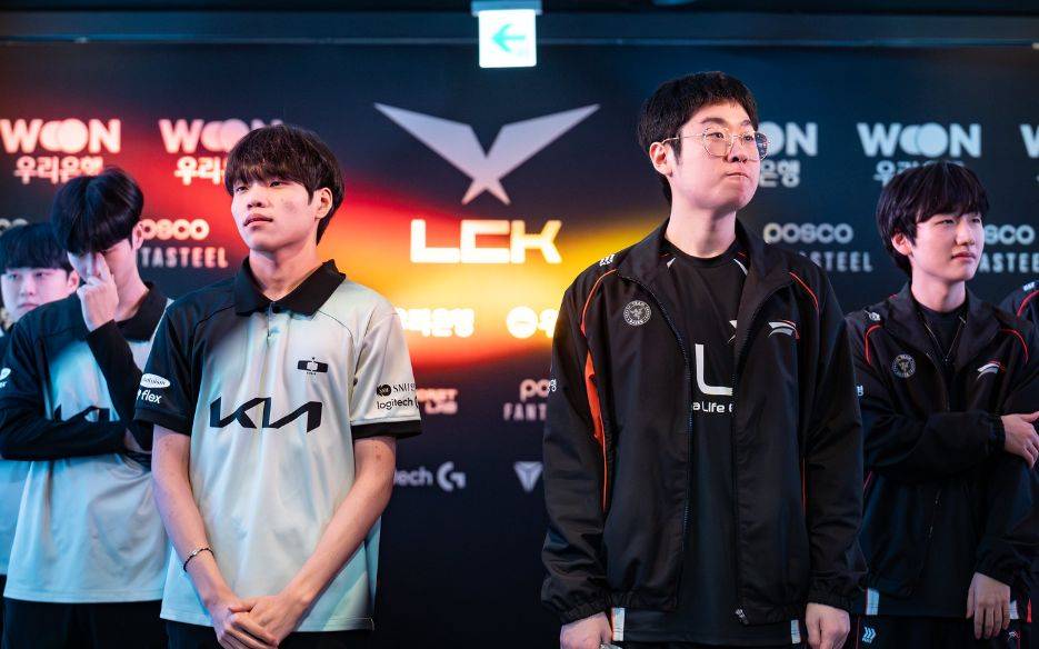 HLE横扫IG，Deft线上压制力十足顶尖较量成都决赛之夜，点燃全场激情